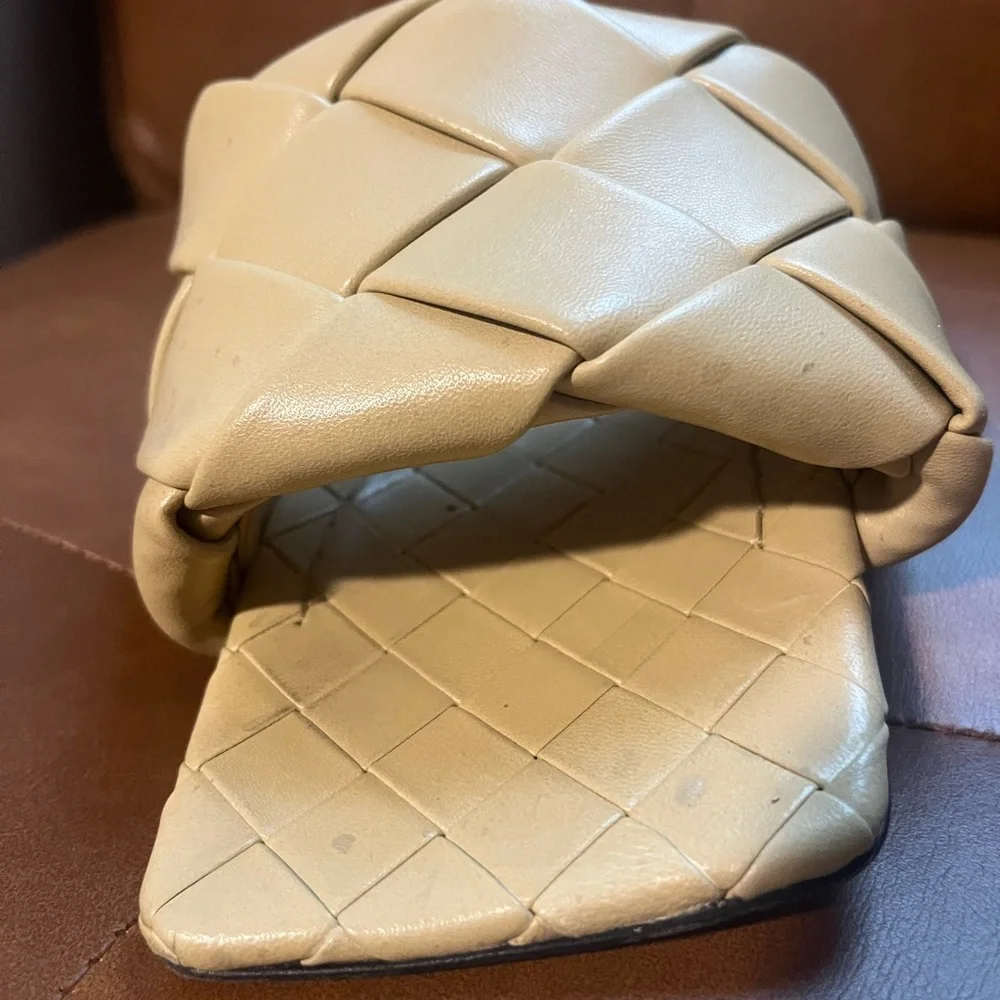 Bottega Veneta Lido Sandals Size 38 Cream Intrecciato Woven Leather Slides - Picture 4 of 16